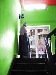 lady on stairs